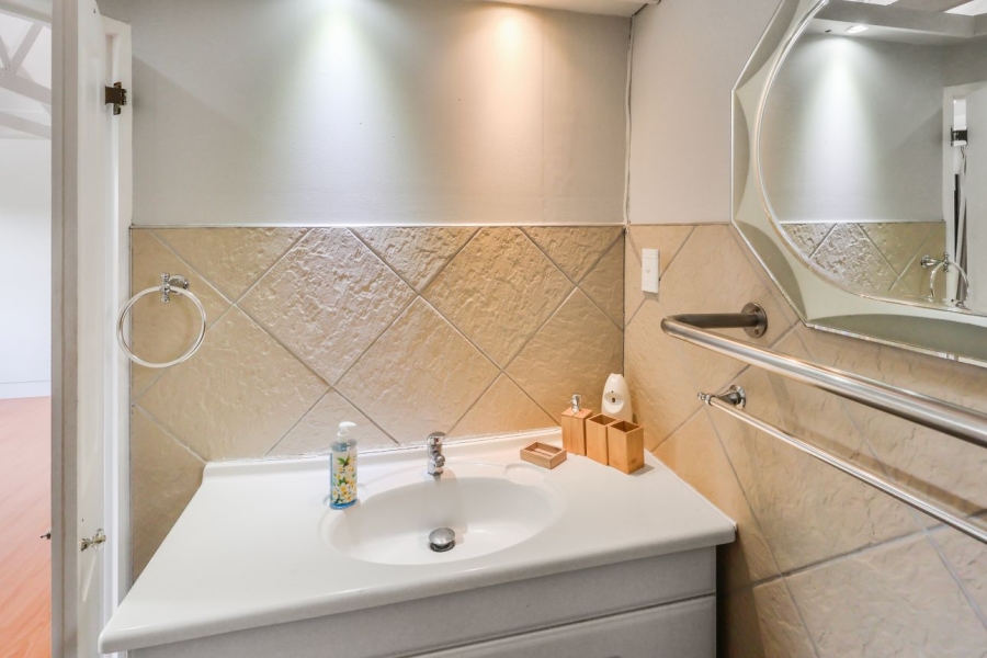 To Let 1 Bedroom Property for Rent in Beacon Bay Eastern Cape